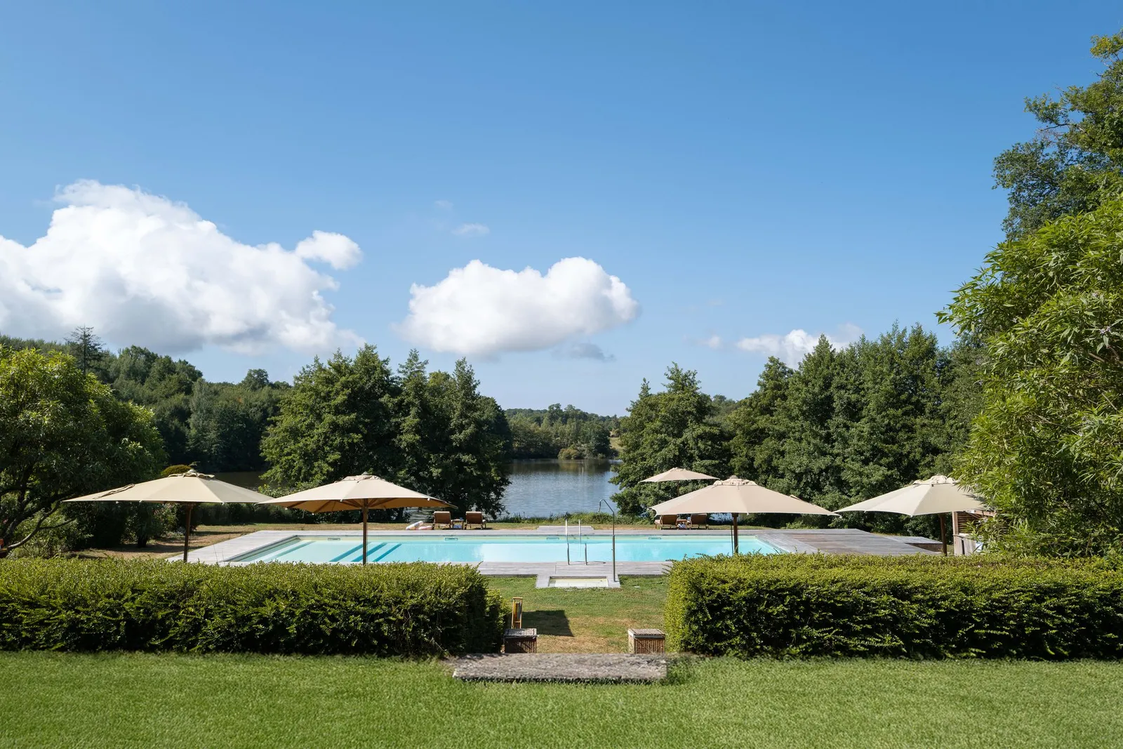 Domaine des Etangs, Auberge Collection — Exterior, Massignac