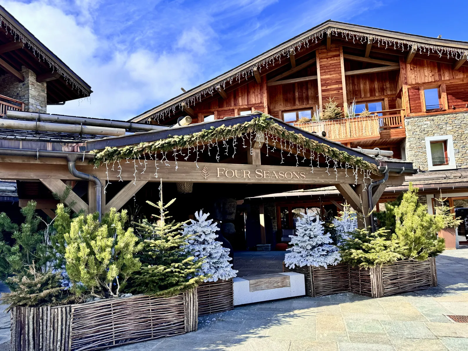 Four Seasons Resort Megeve — Exterior, Megève