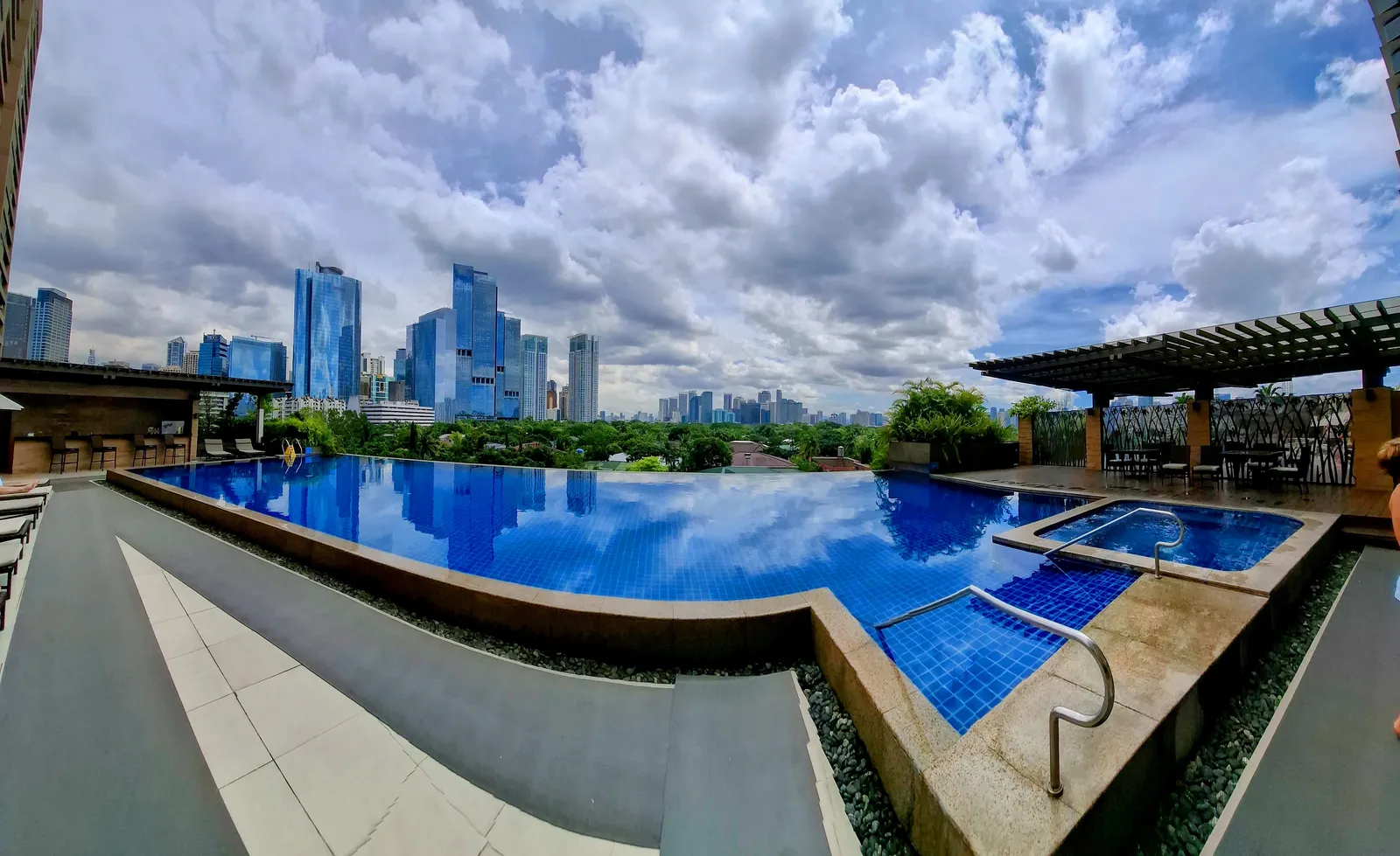 Discovery Primea Manila — Exterior, Makati