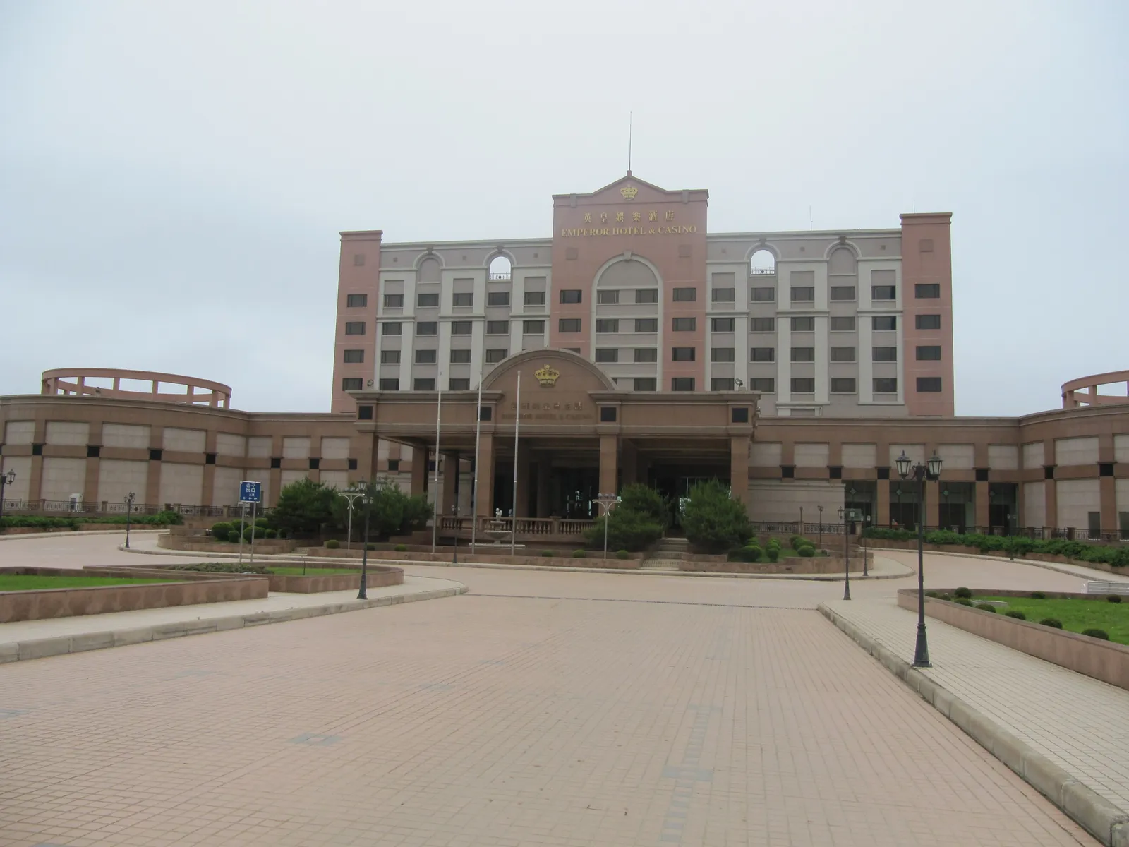 Emperor Hotel and Casino, Rason