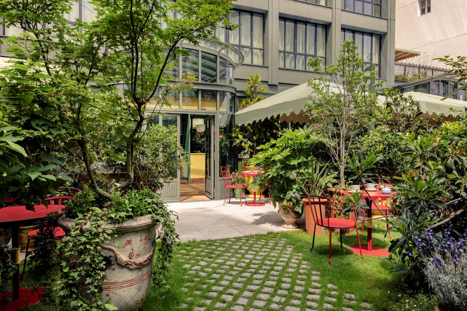 La Fantaisie — Exterior, Paris