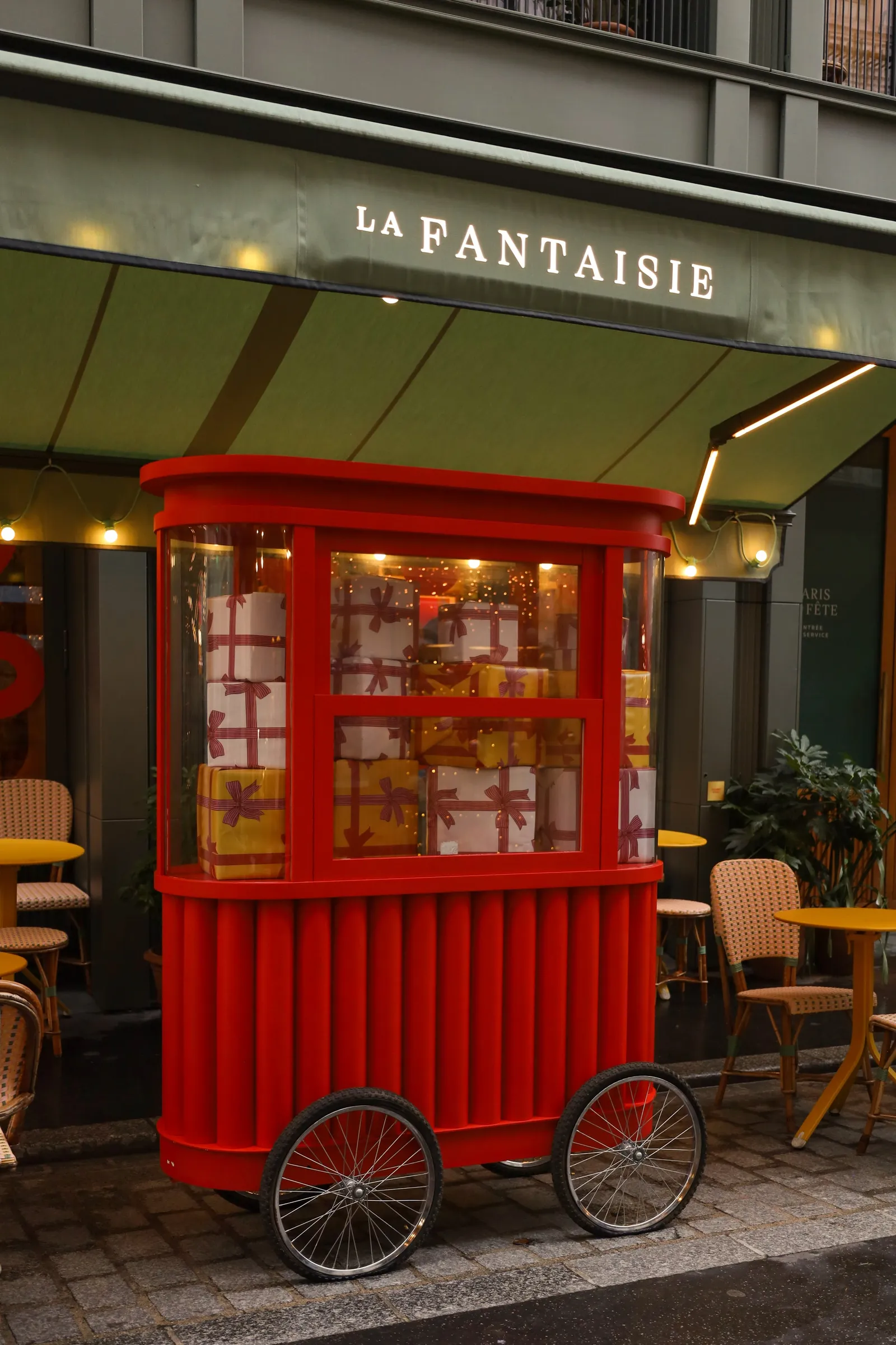 La Fantaisie — Exterior, Paris