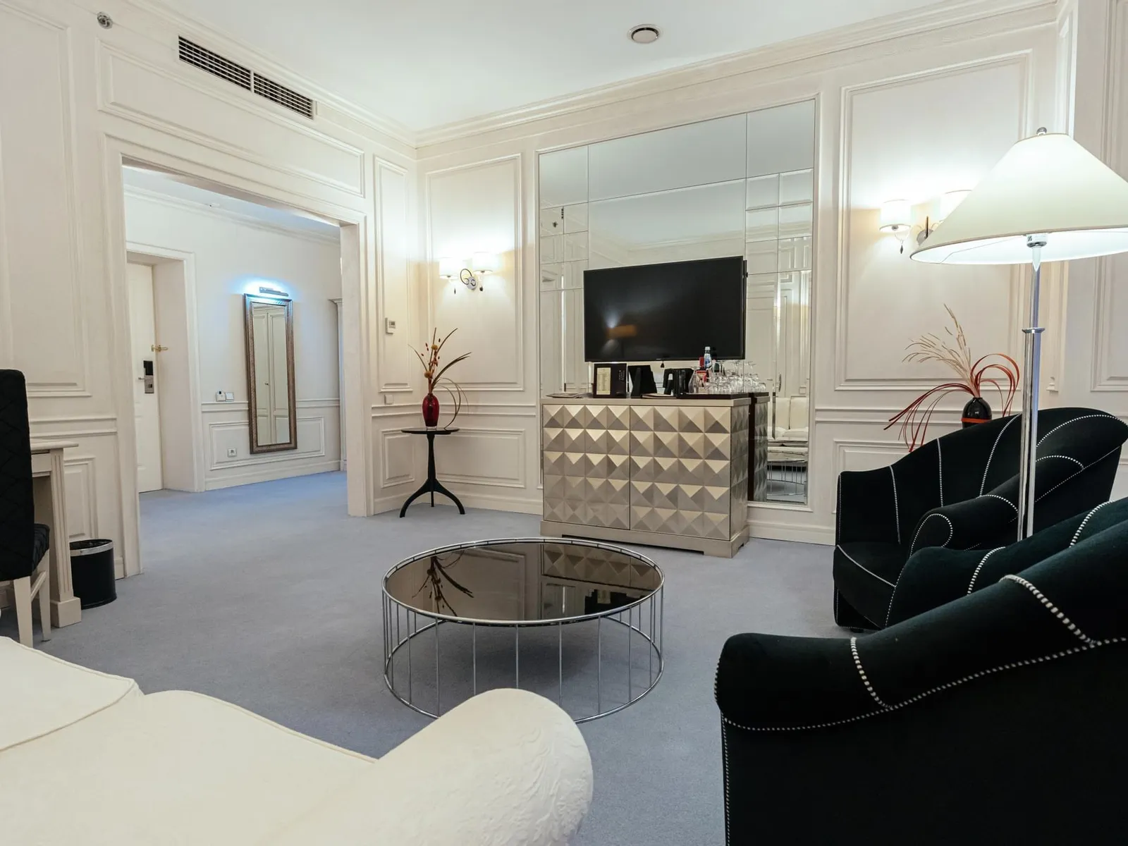 Opera Hotel Kyiv, Kyiv