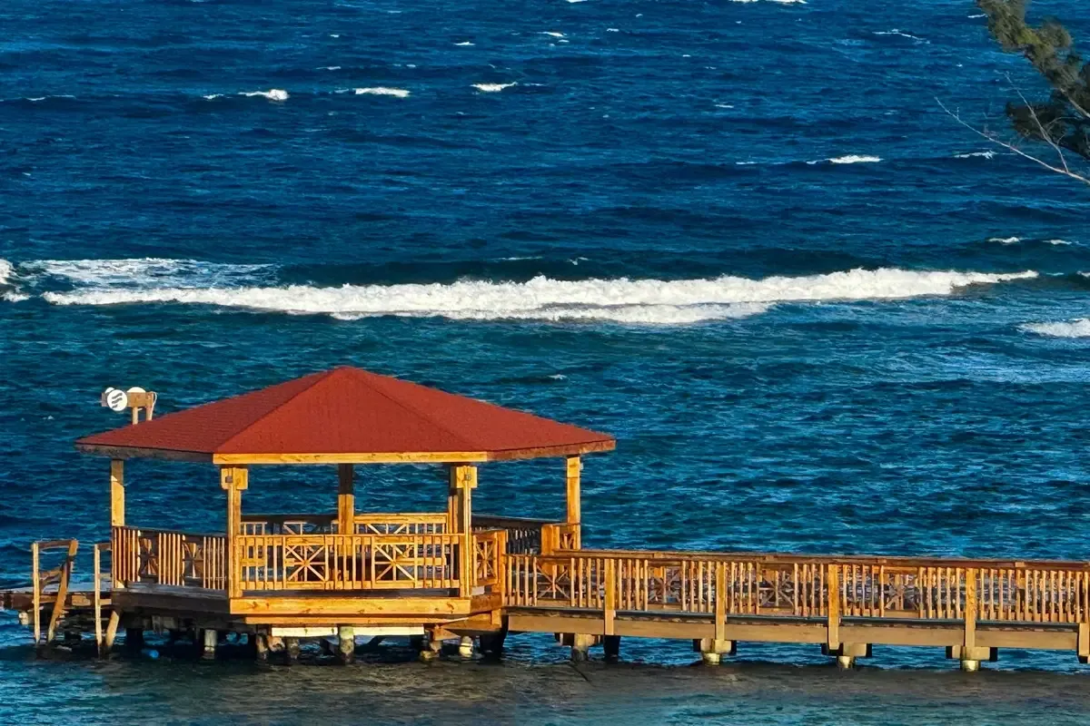 Fantasy Island Beach Resort, French Harbour