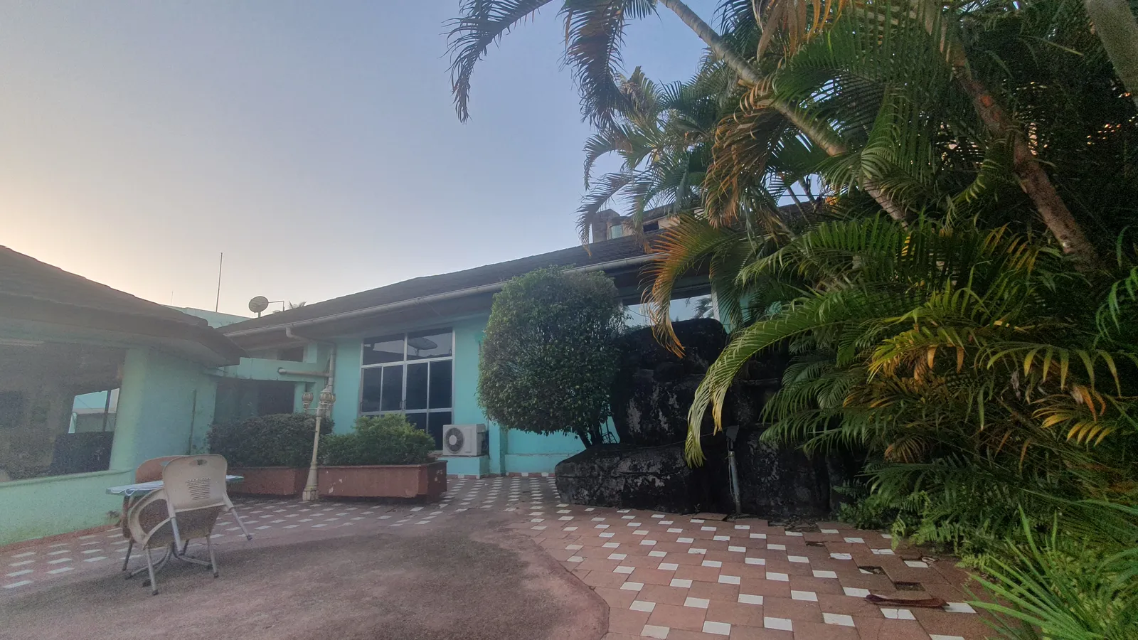 Wusum Hotel — Exterior, Makeni