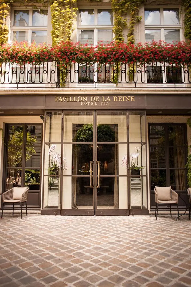 Hotel Pavillon de la Reine — Exterior, Paris