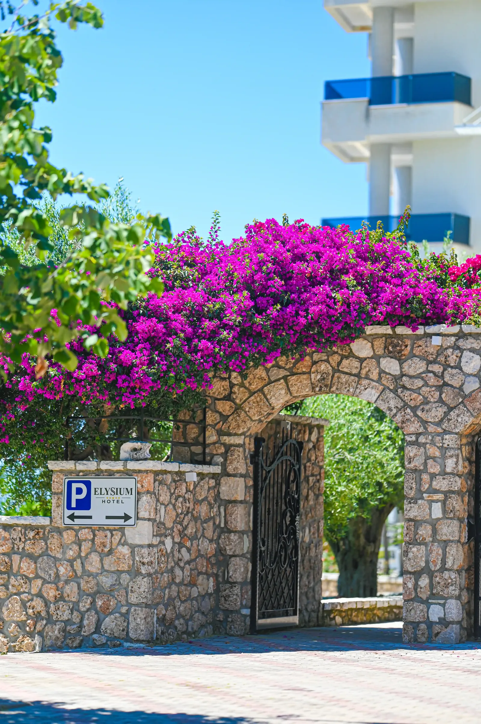 Elysium Hotel, Dhermi