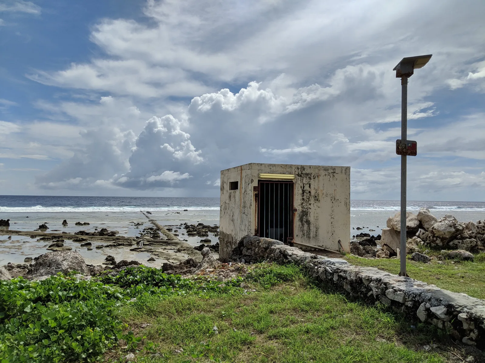 Hotel Menen — Exterior, Meneng District
