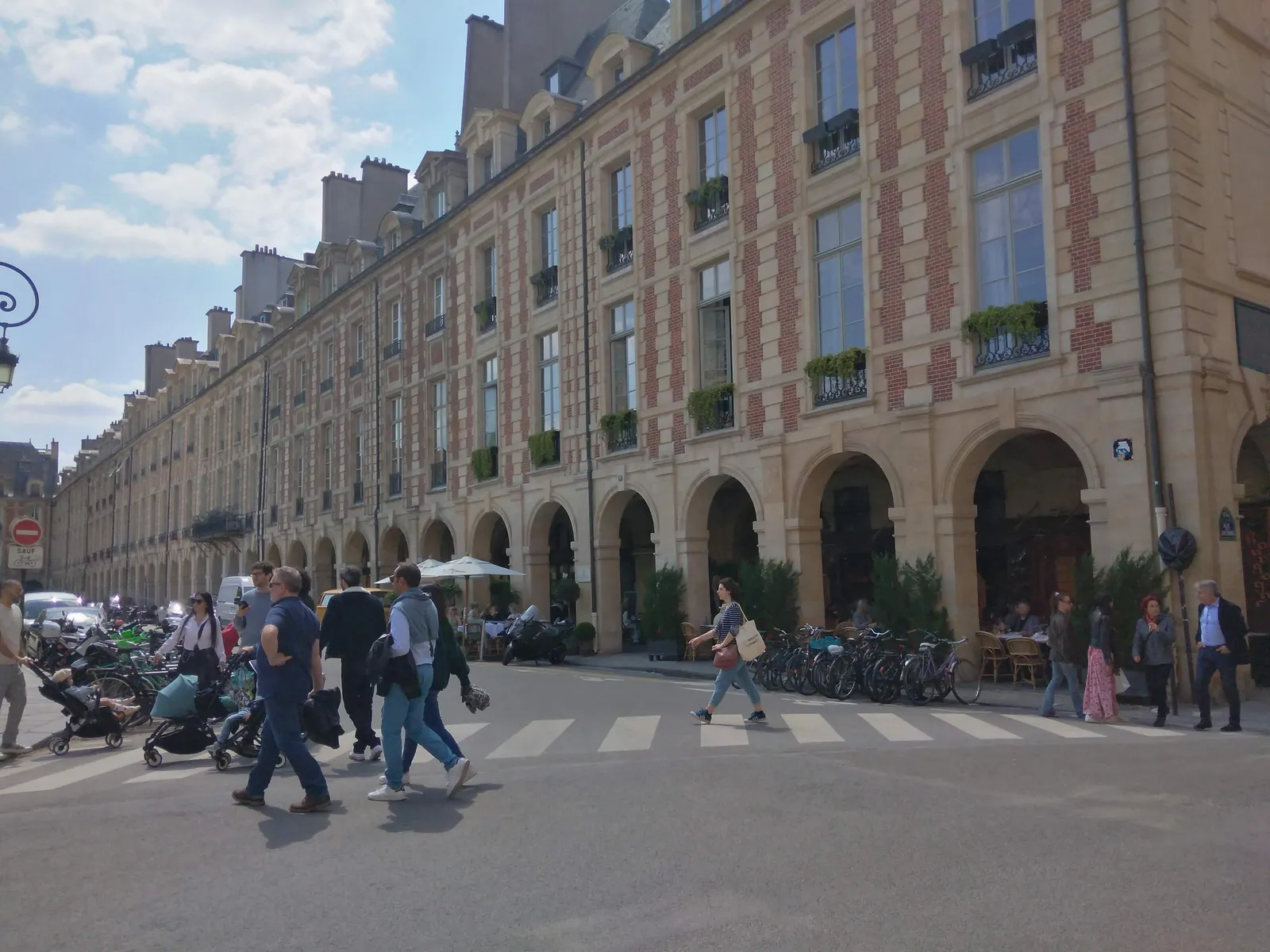 Cour des Vosges — Exterior, Paris