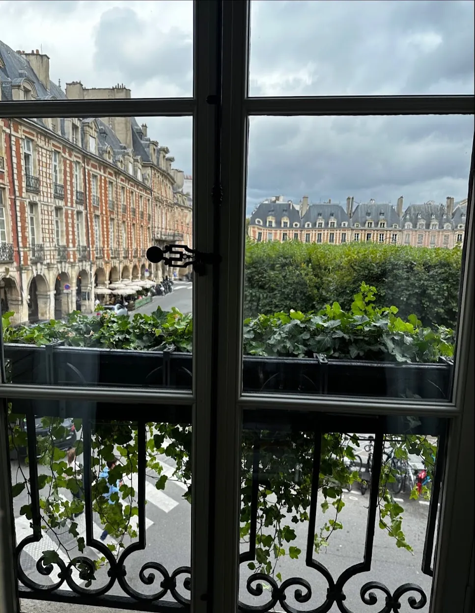 Cour des Vosges — Exterior, Paris