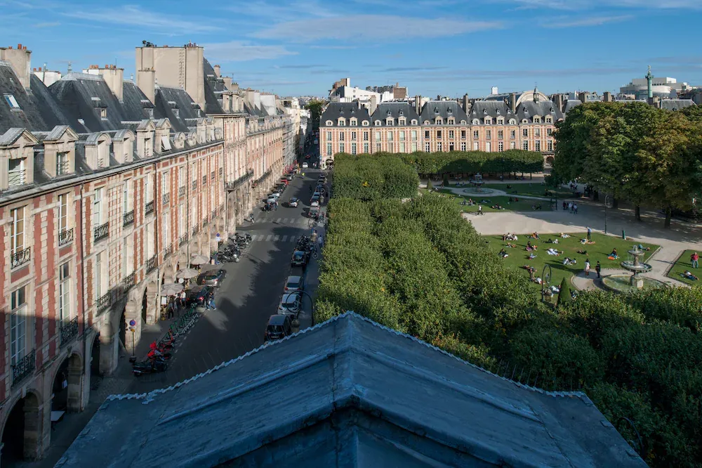 Cour des Vosges — Exterior, Paris