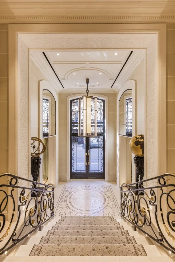 San Regis — Exterior, Paris