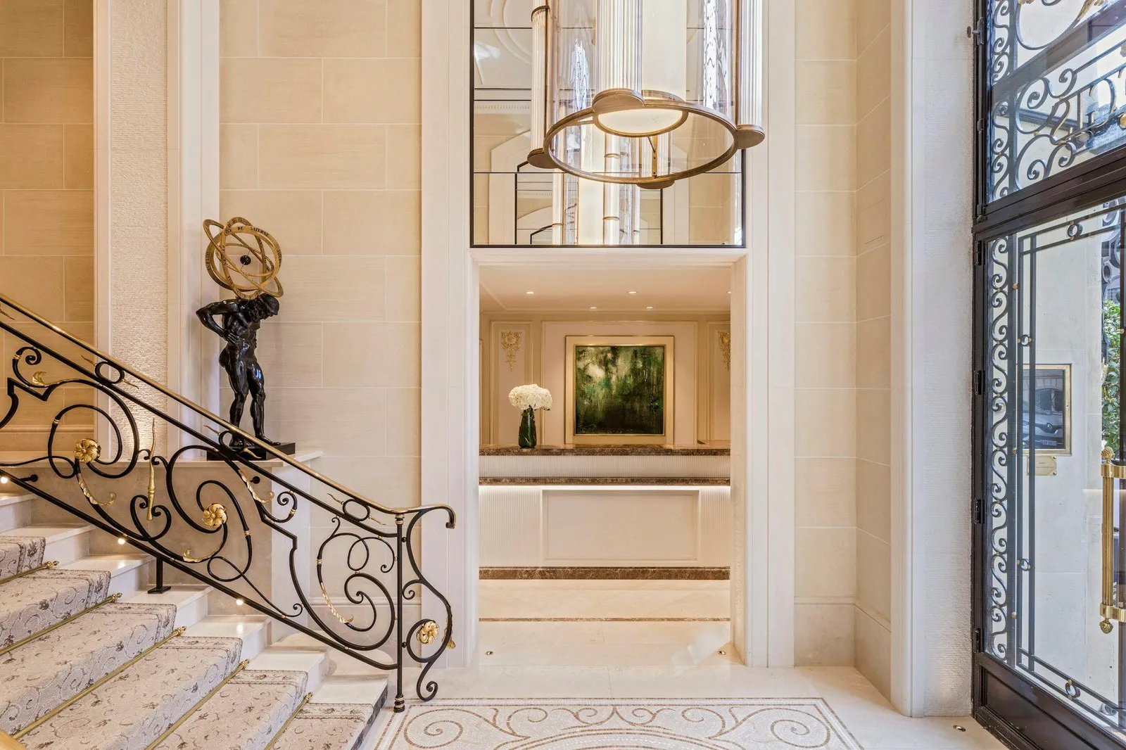 San Regis — Exterior, Paris