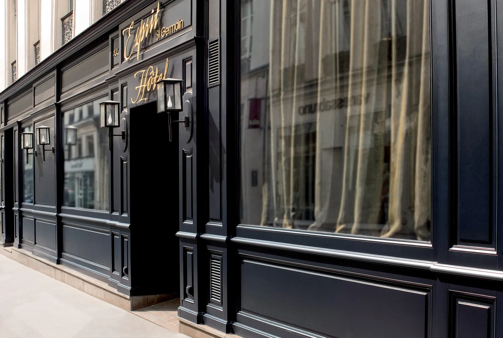 Esprit Saint Germain — Exterior, Paris