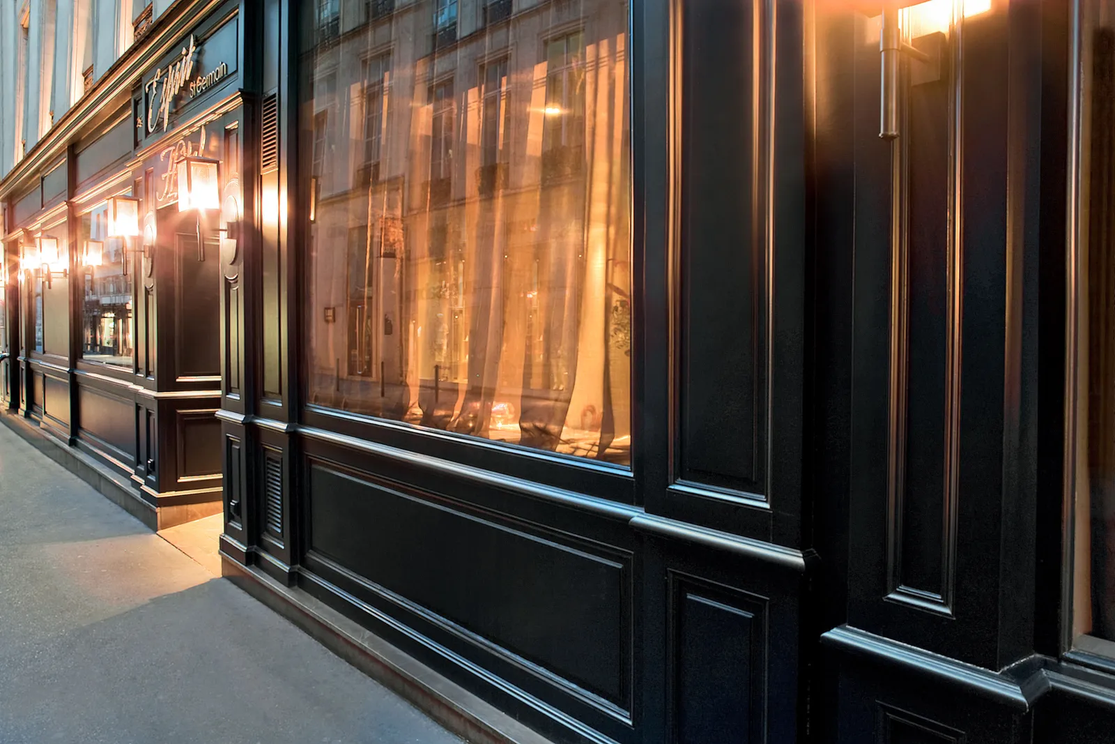 Esprit Saint Germain — Exterior, Paris
