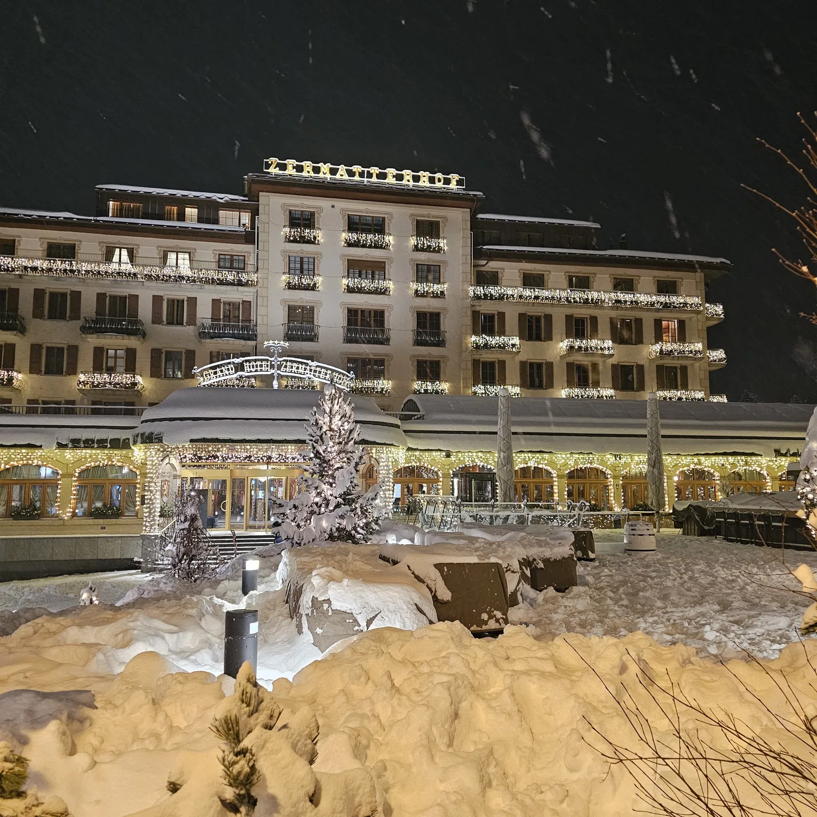 Grand Hotel Zermatterhof — Exterior, Zermatt