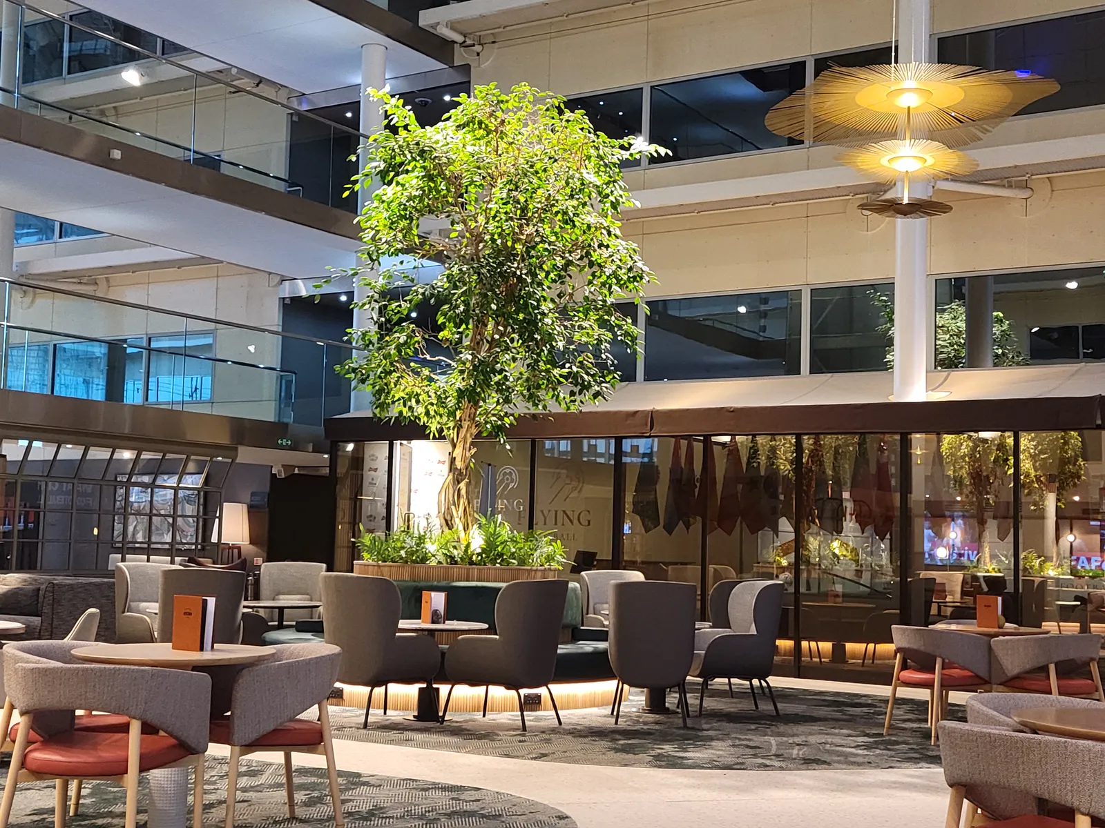 Hilton London Heathrow Airport — Exterior, Hounslow