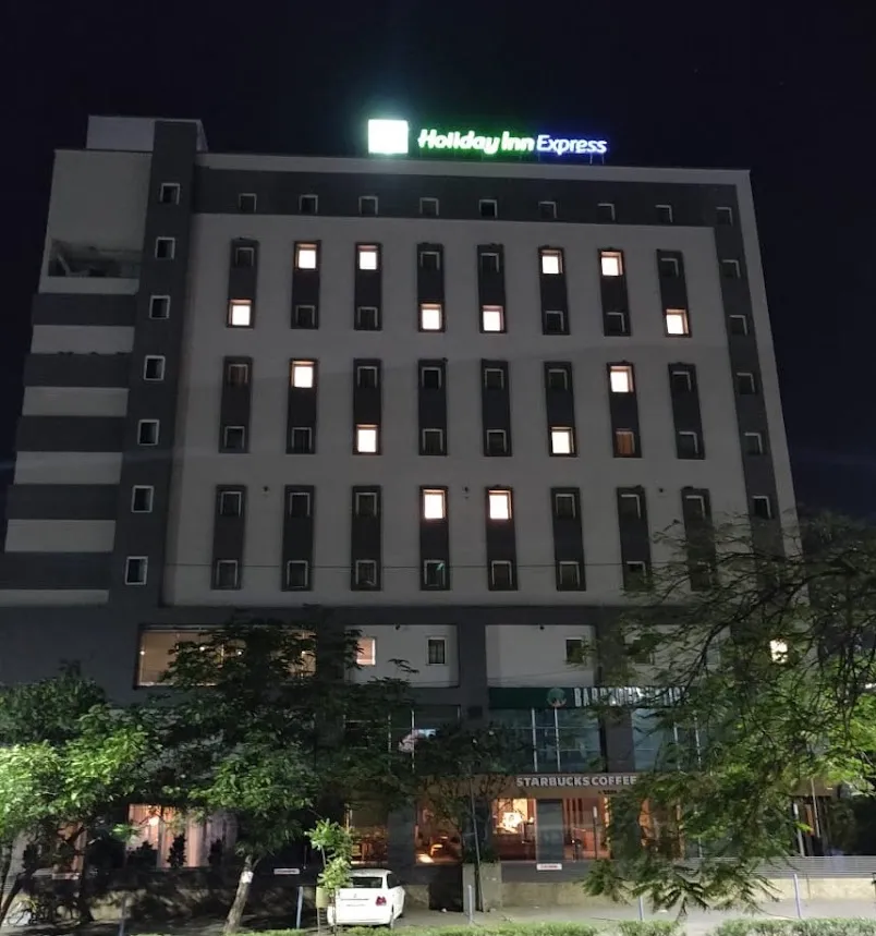 Holiday Inn Express Ahmedabad Prahlad Nagar — Exterior, Ahmedabad
