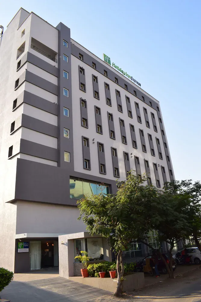 Holiday Inn Express Ahmedabad Prahlad Nagar — Exterior, Ahmedabad