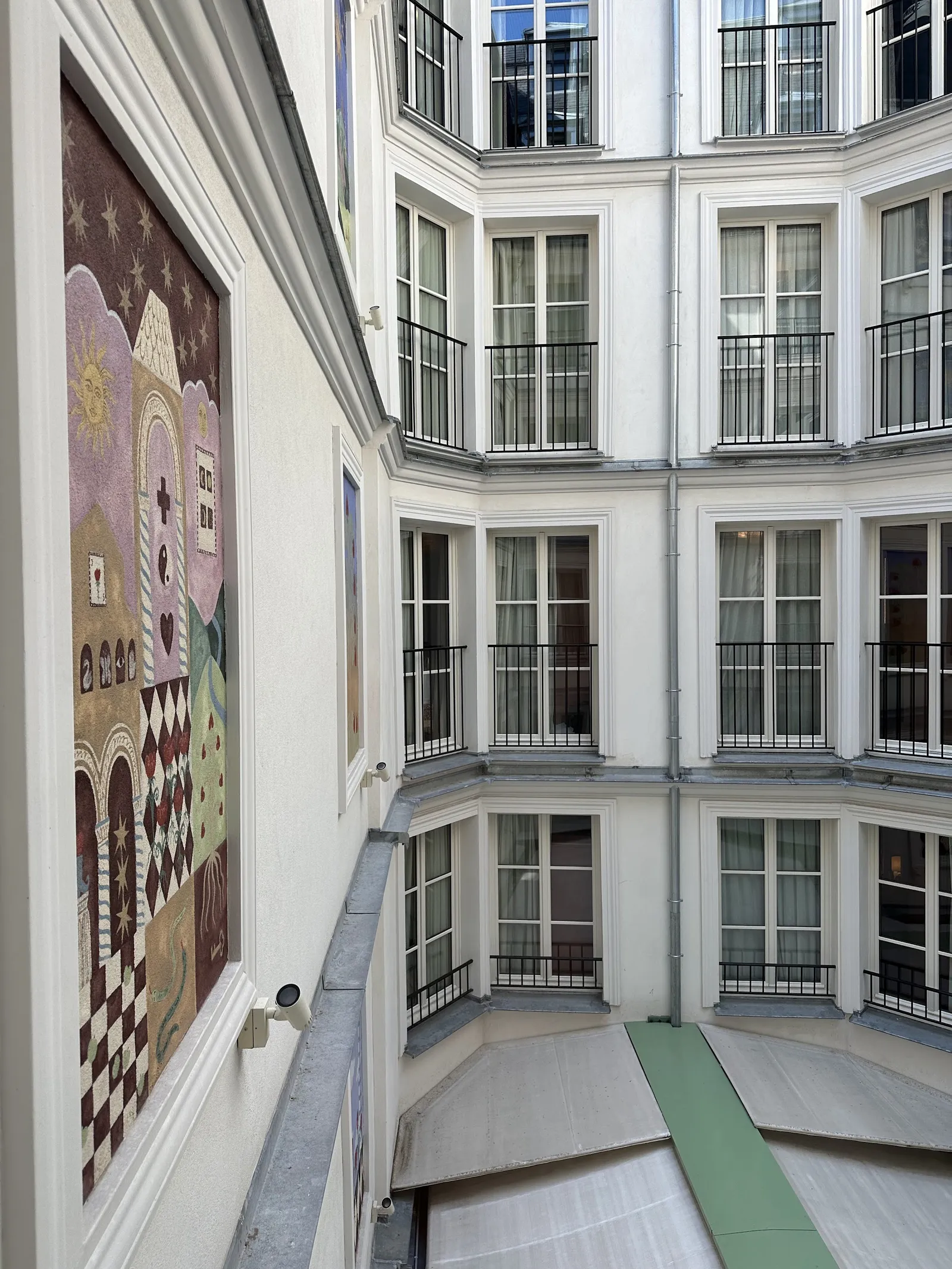 Le Grand Mazarin — Exterior, Paris