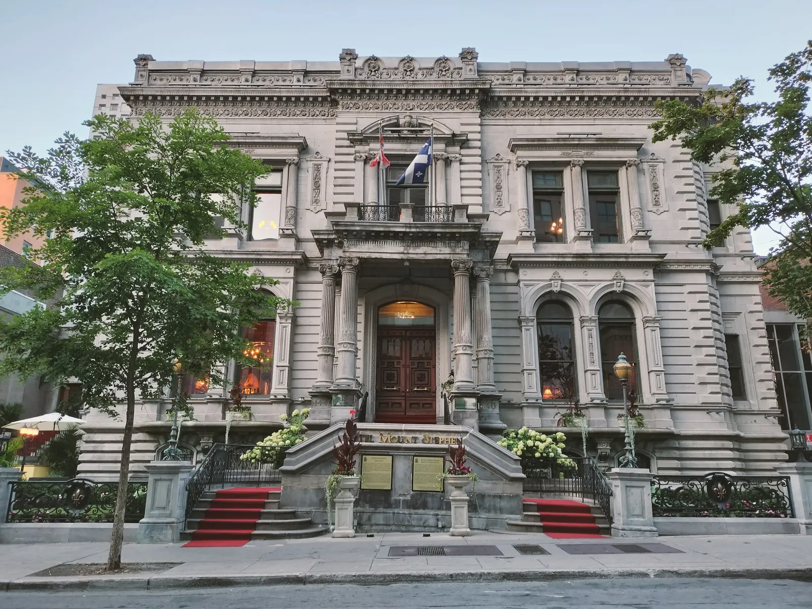 Le Mount Stephen — Exterior, Montréal
