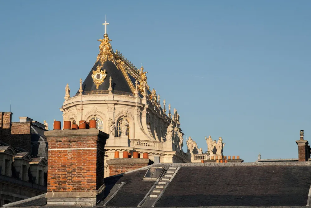 Les Lumières — Exterior, Versailles