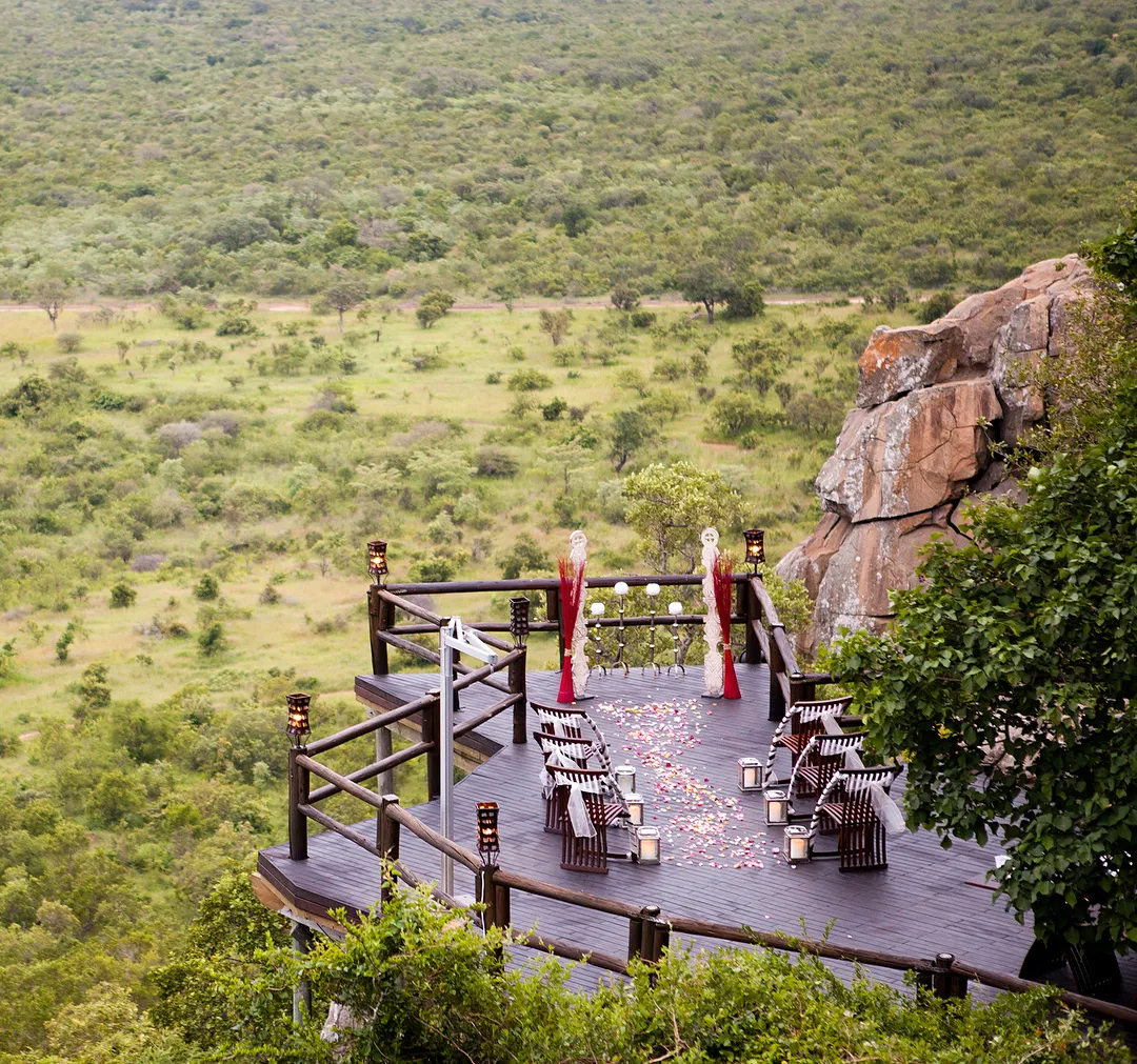 Mahali Mzuri — Exterior, Aitong