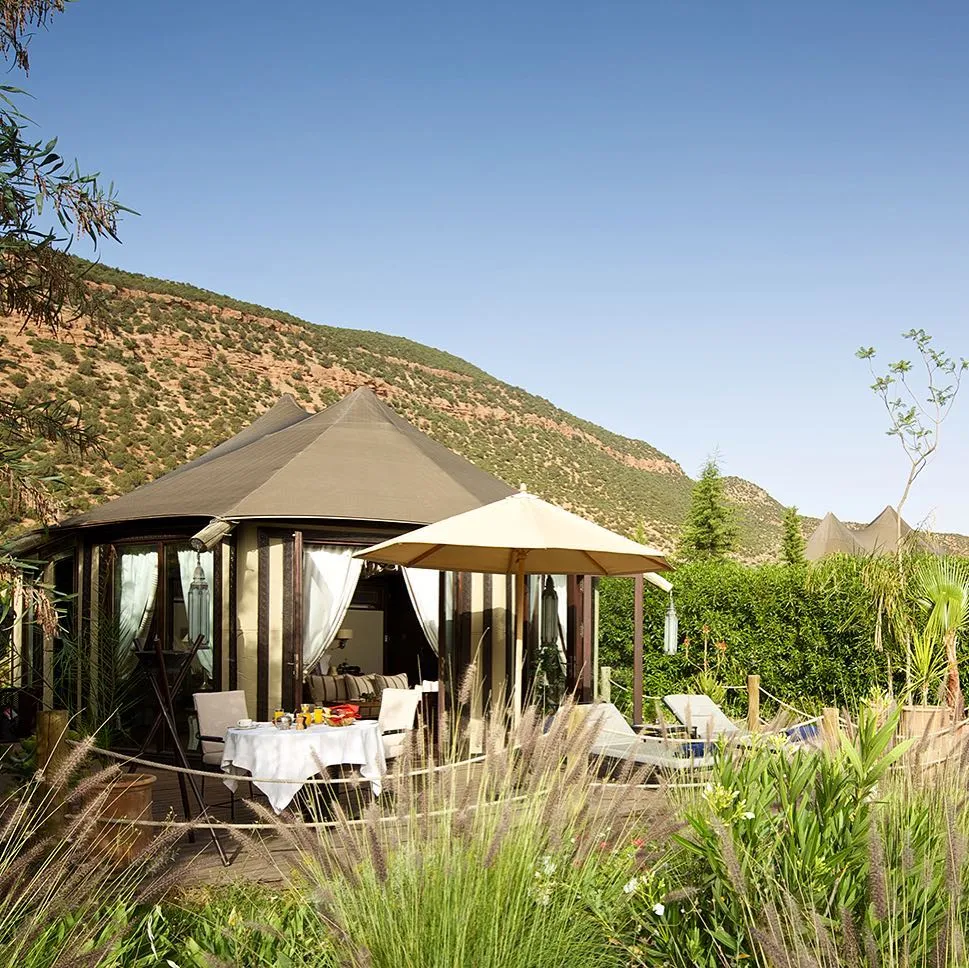 Mahali Mzuri — Exterior, Aitong