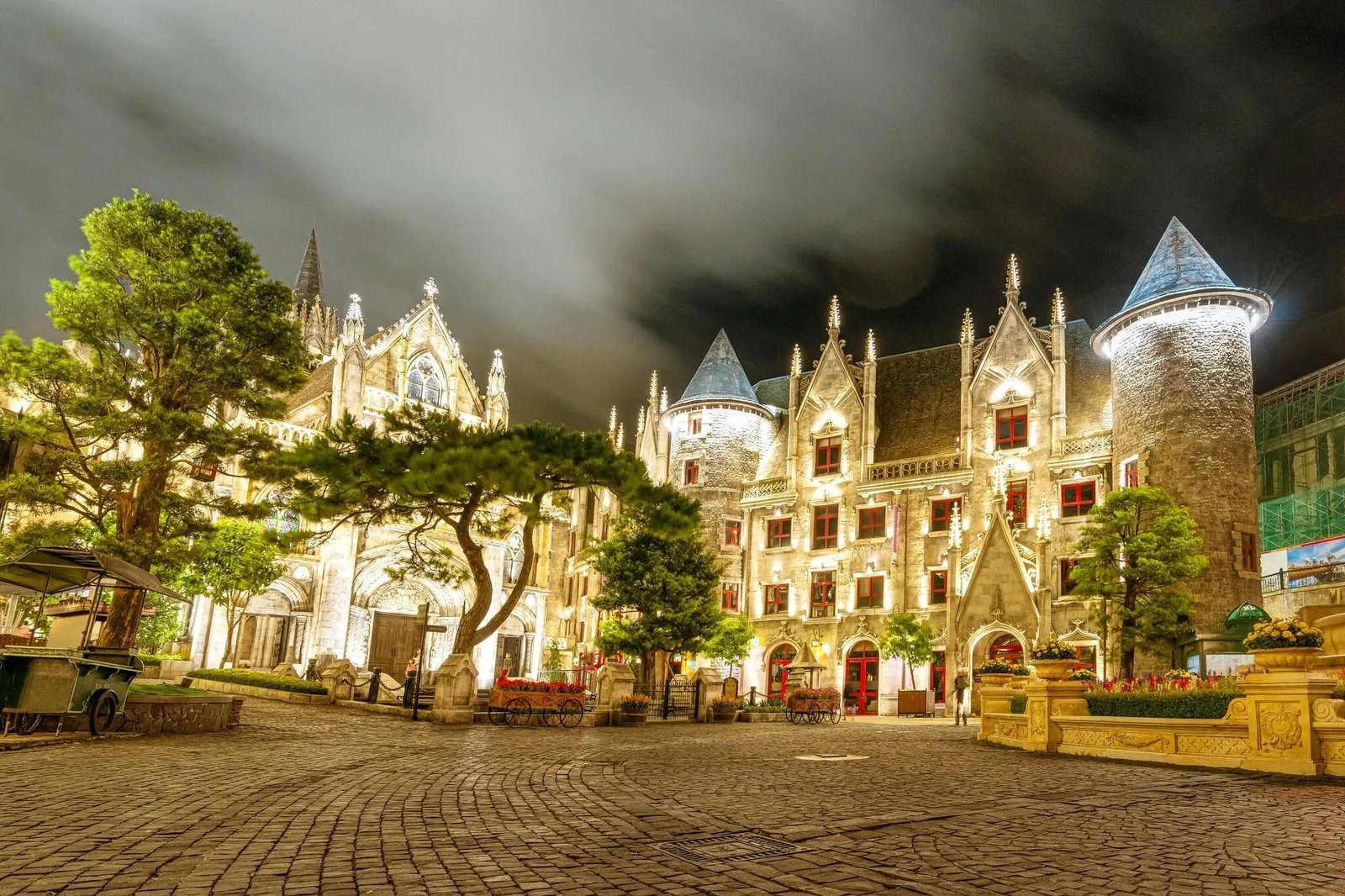 Mercure Danang French Village Bana Hills — Exterior, Da Nang