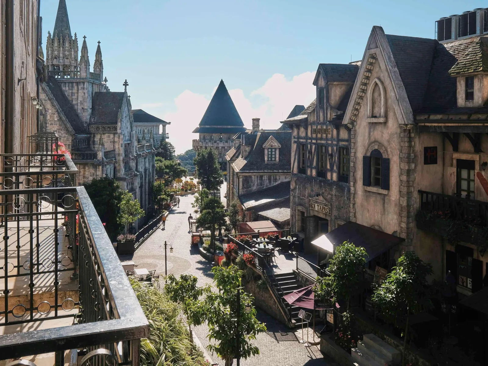 Mercure Danang French Village Bana Hills — Exterior, Da Nang