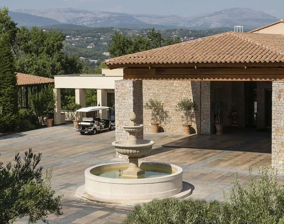 Terre Blanche Hotel Spa Golf Resort — Exterior, Tourrettes