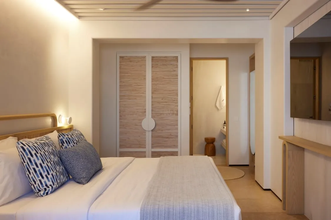 Avant Mar, Paros