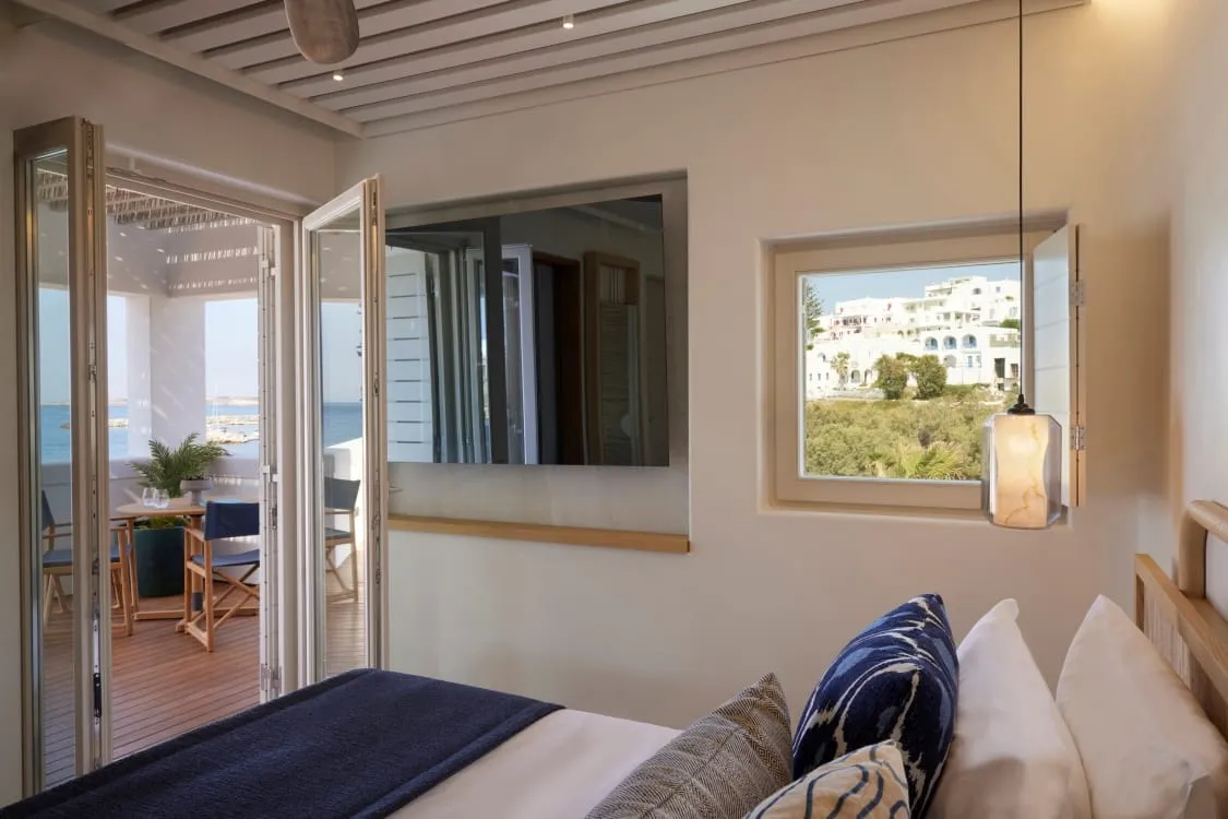 Avant Mar, Paros