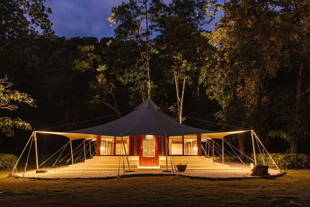 Amanwana — Exterior, Moyo