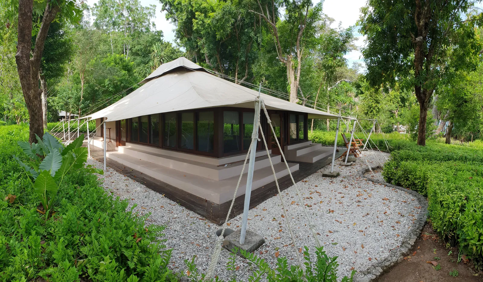 Amanwana — Exterior, Moyo